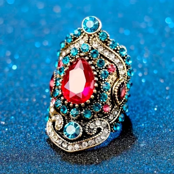 Jewelry - Sale ❤️ Gorgeous & Ornate Ring